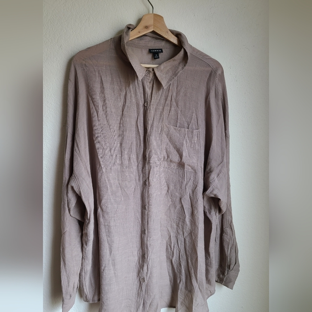 Torrid Women's Tan Button down Blouse Size 2X. Rayon blend lagenlook